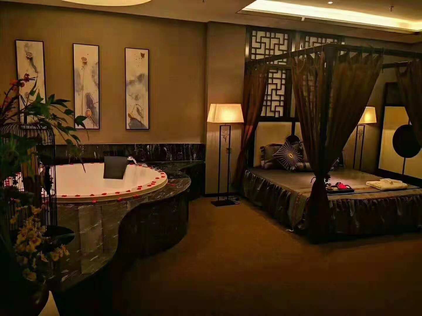 高端木桶浴会所，按摩手法多到眼花缭乱